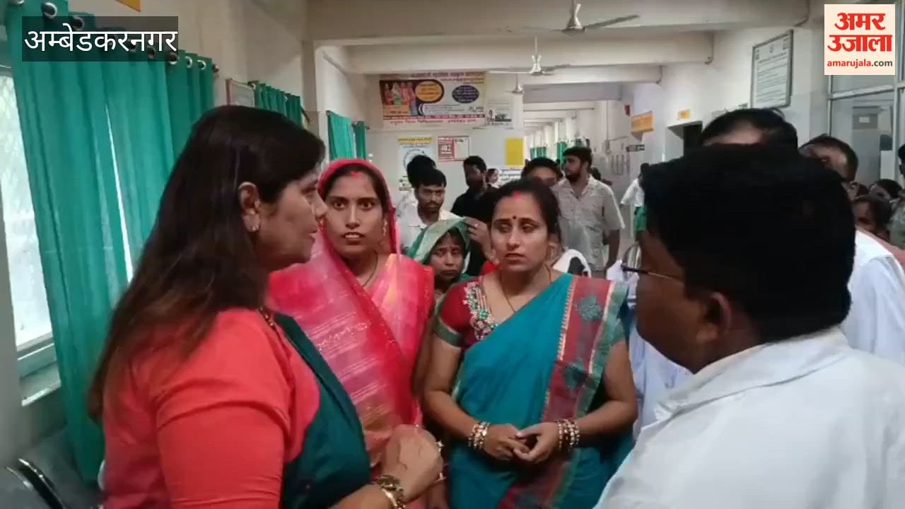 अंबेडकरनगर में महिला आयोग की अध्यक्ष के सामने महिलाओं ने गिनाईं समस्याएं