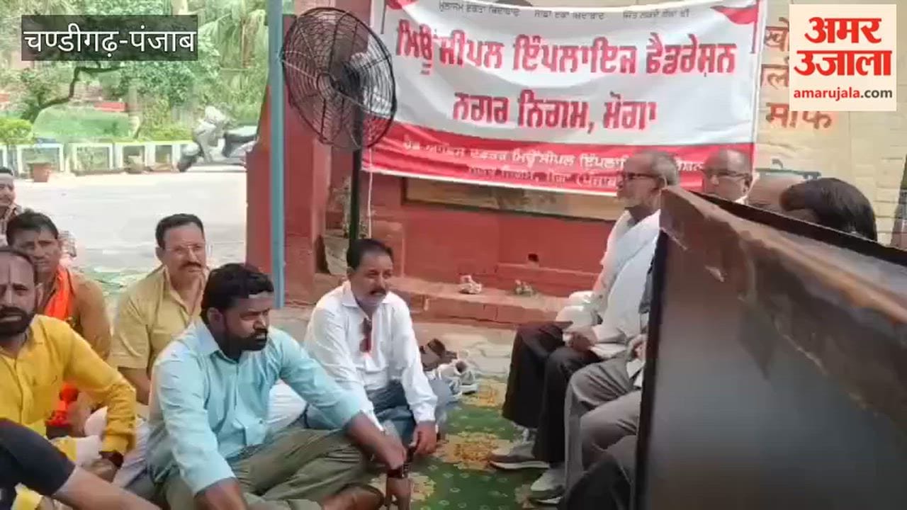 Farmer unions come out in support of sanitation workers in Moga.