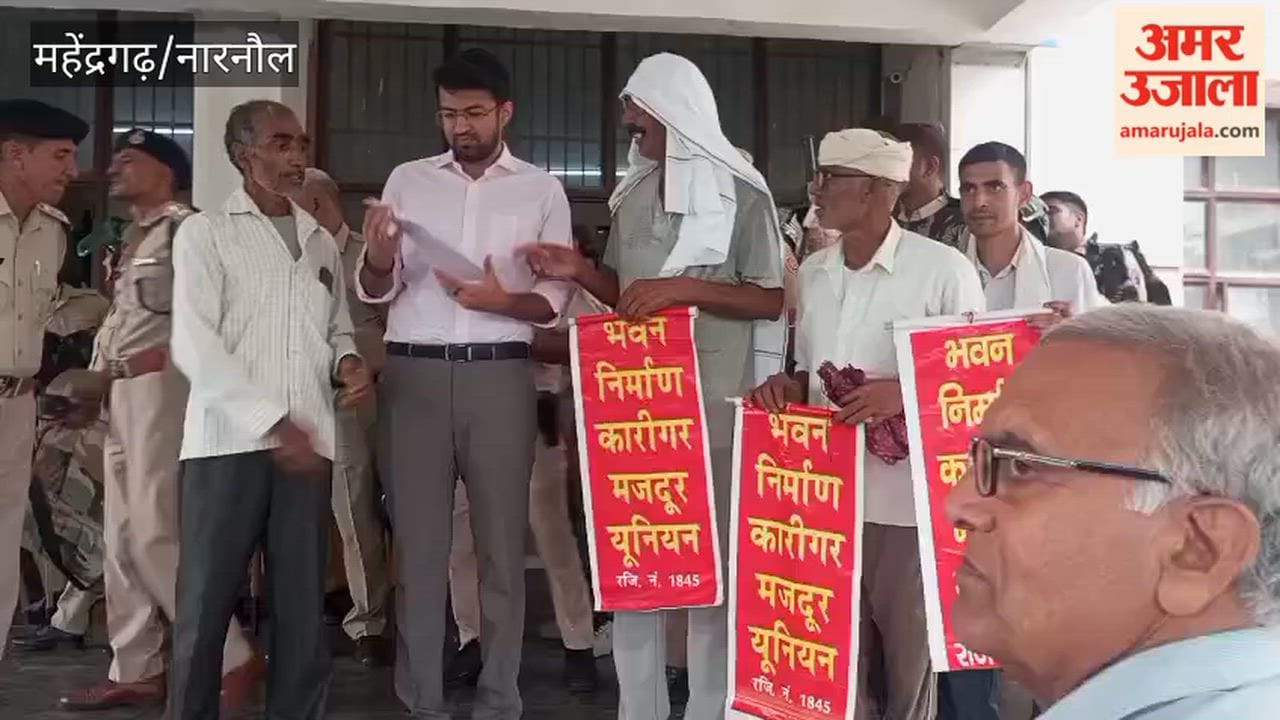 Construction workers protest at the Mini-Secretariat; 13 demands include launching an online platform.