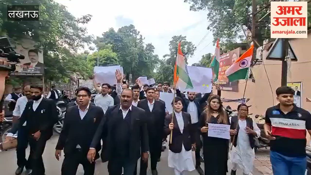 जंतर मंतर पर छात्रों पर लाठीचार्ज के विरोध में लखनऊ में अधिवक्ताओं ने निकाला एकजुटता मार्च