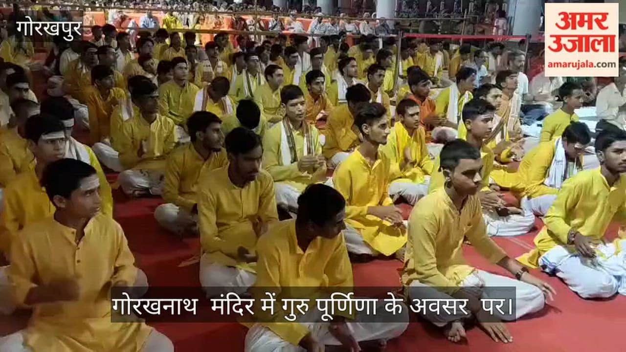 Maharaj Shantanu narrating the story of Shri Ram.