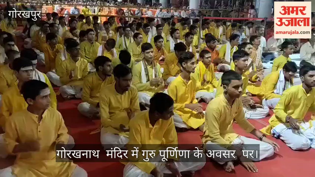 Maharaj Shantanu narrating the story of Shri Ram.