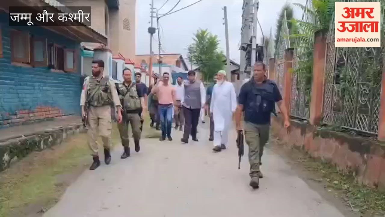DC Ganderbal visits Shrine of Hazrat Qamar-Ud-Din Bukhari
