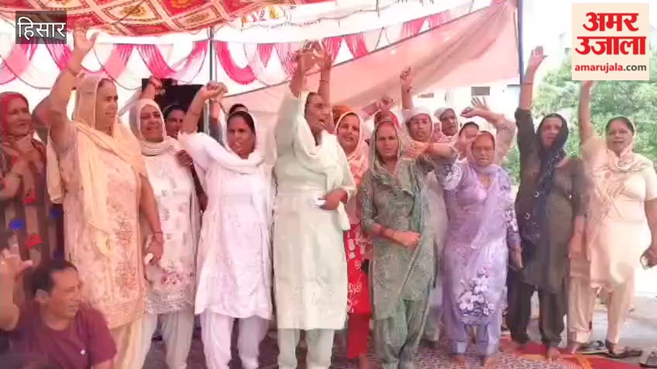 Farmer unions extend support to the indefinite sit-in protest in Hansi.