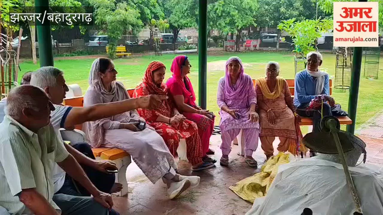 Bahadurgarh Chairperson Saroj Rathi inspected the parks in Sector 6 and reprimanded the contractor after finding irregularities in the repair work.