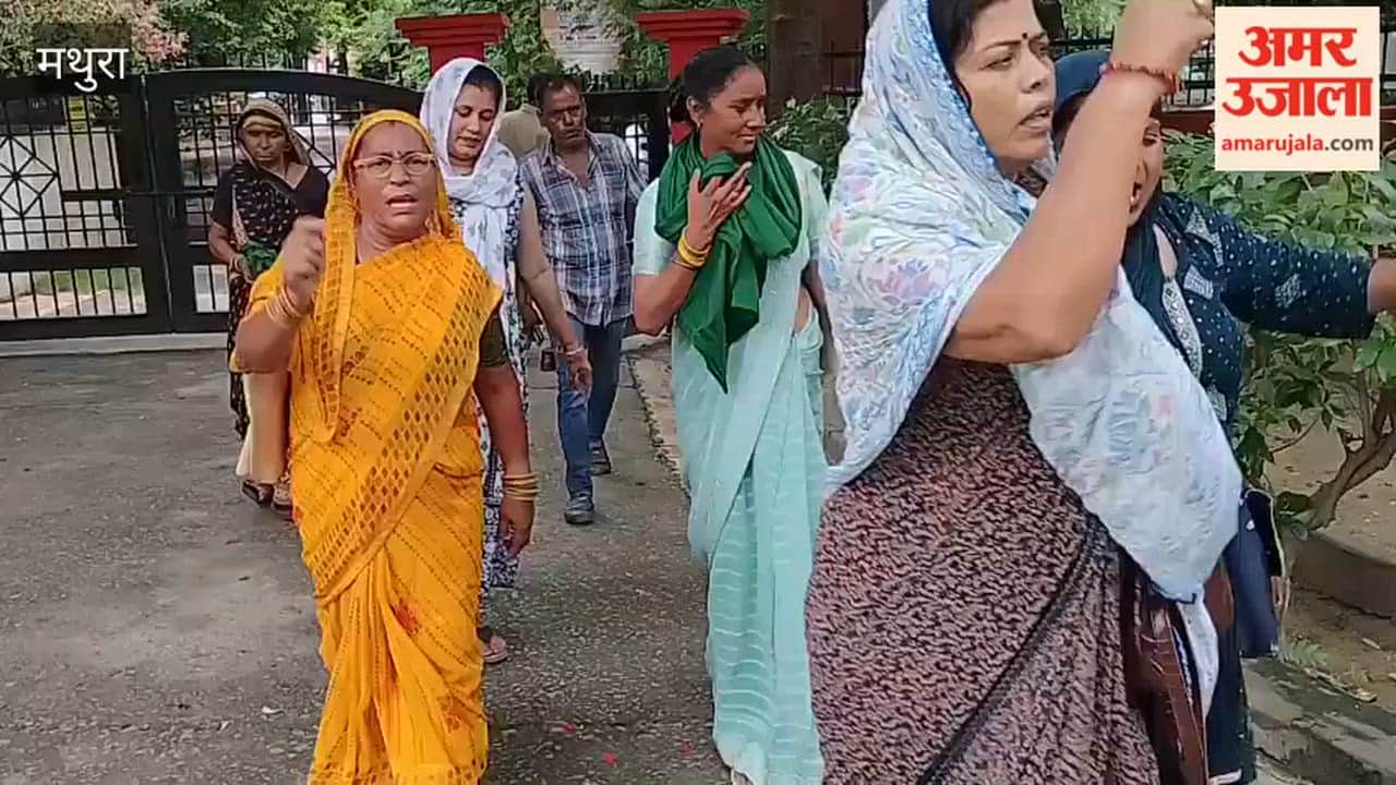 Women organization protests against lathi-charge at Jantar Mantar