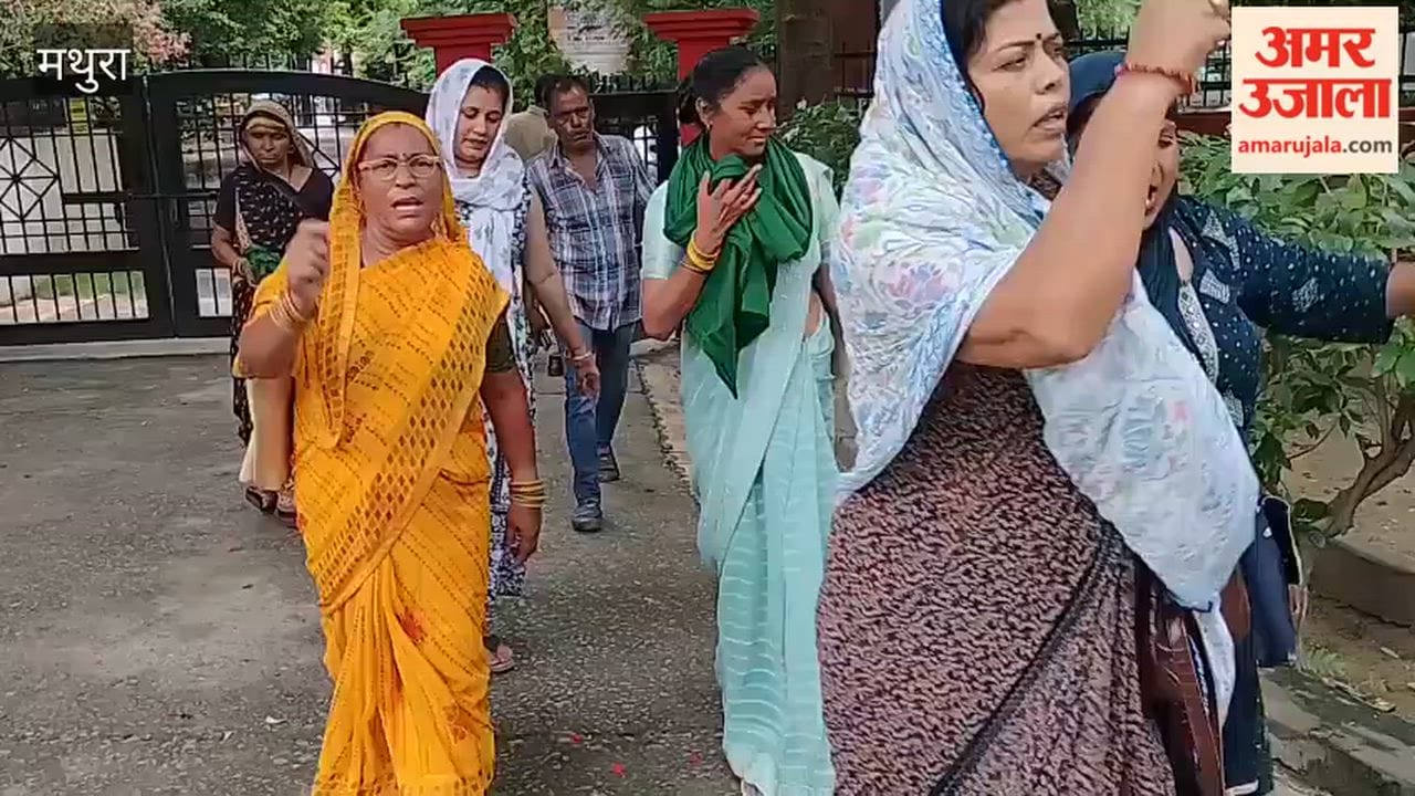 Women organization protests against lathi-charge at Jantar Mantar