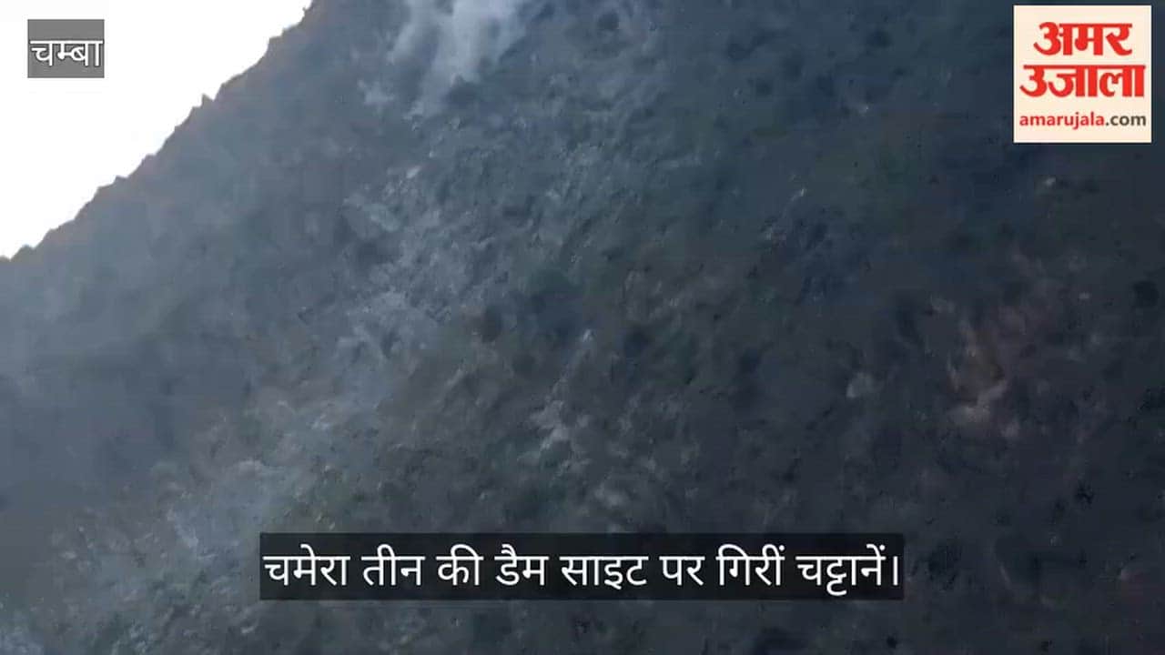Rocks fell at the Chamera-III dam site; 25 employees narrowly escaped by running to safety.