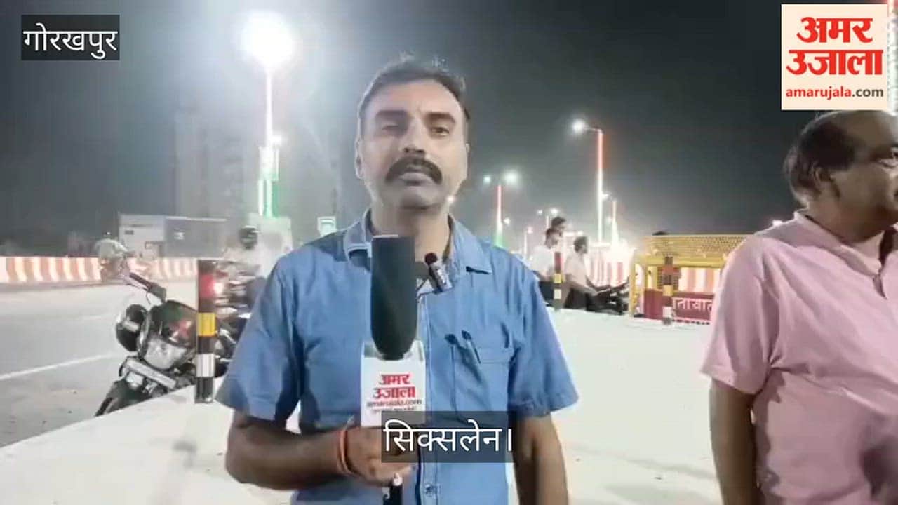 Six-lane highway becomes a tourist spot; people flocking at night to take selfies.