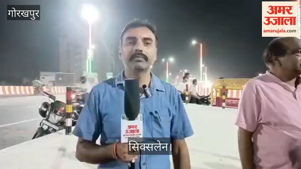 Six-lane highway becomes a tourist spot; people flocking at night to take selfies.