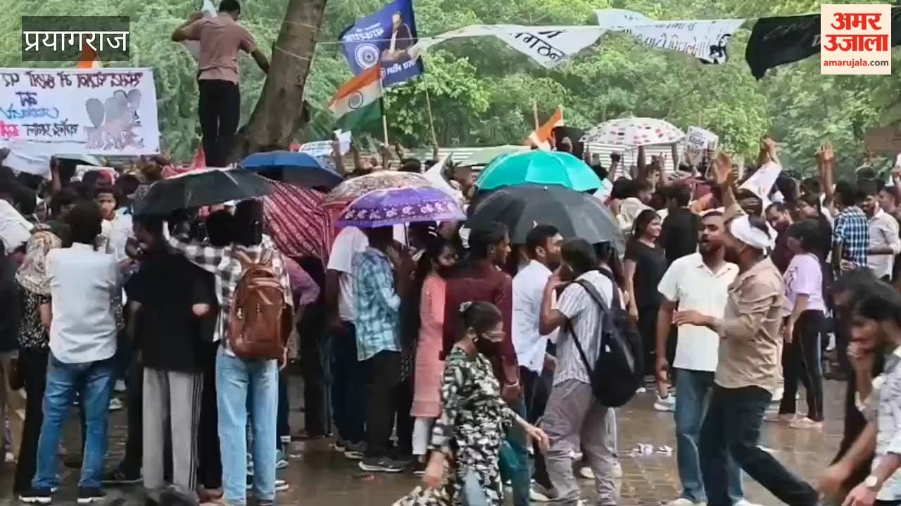 Heavy rain began during the students' protest; the students continued to raise slogans against the central government while getting drenched.