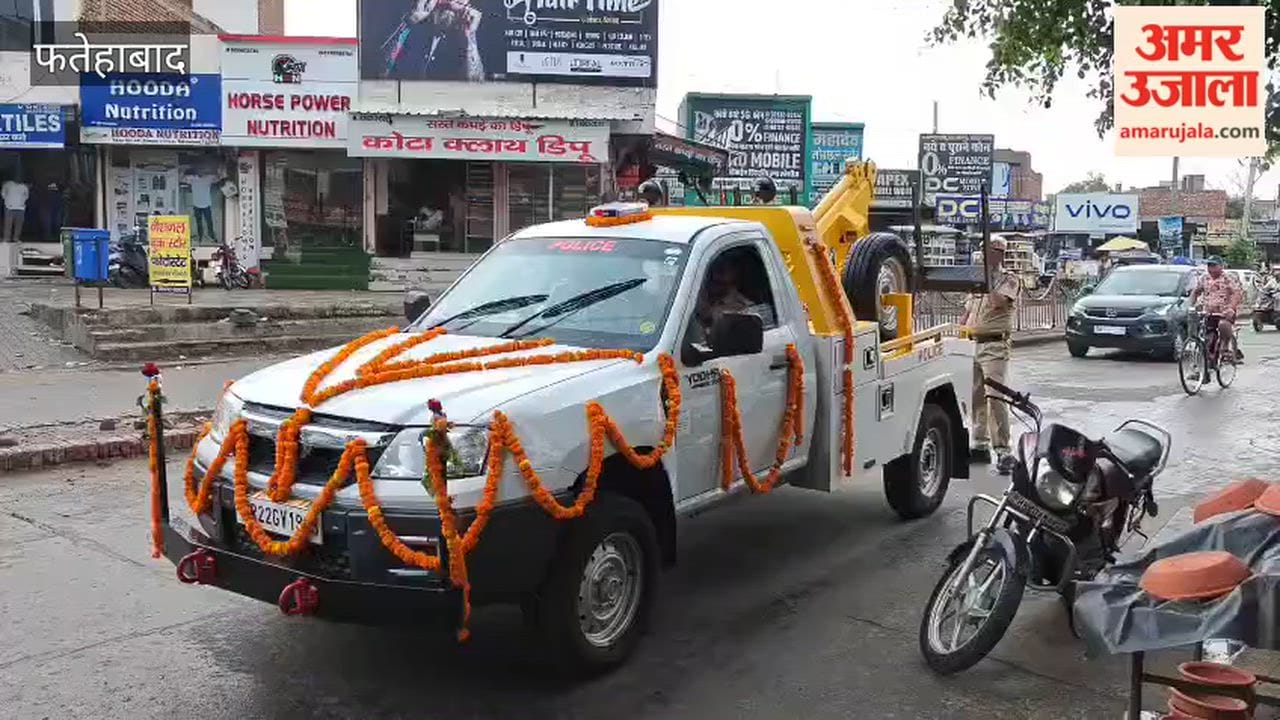 Crackdown on illegal parking in Fatehabad's main market: vehicles to be towed by crane and challans issued.