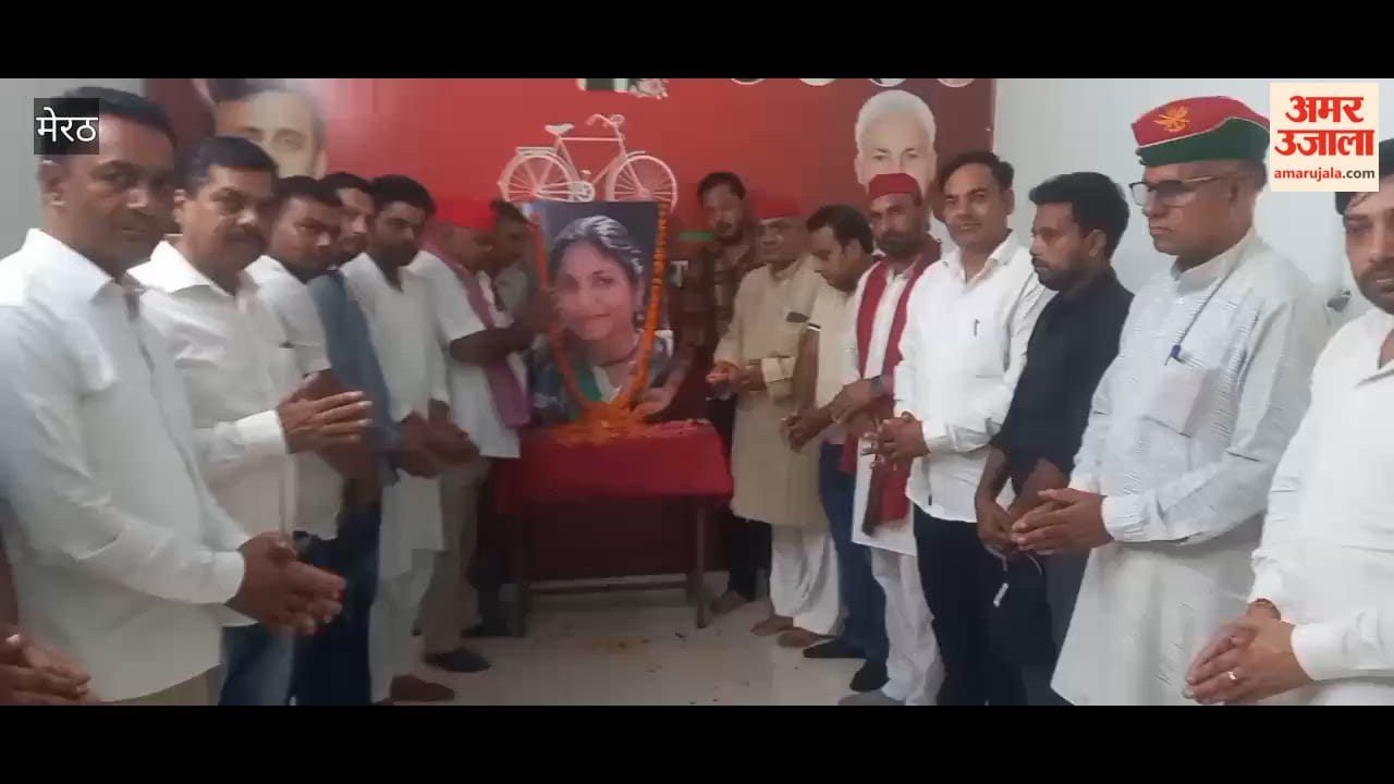 Meerut: SP Workers Pay Tribute to Phoolan Devi on Her Death Anniversary