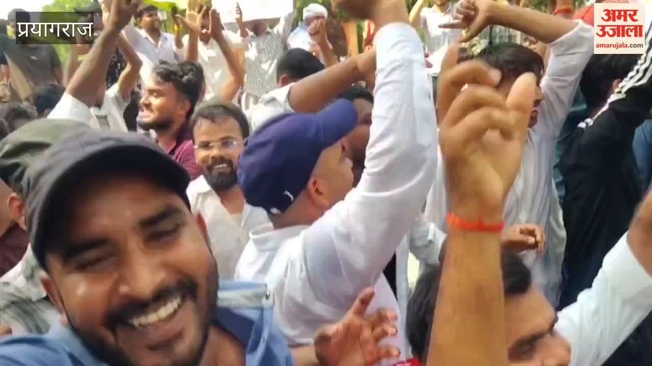 Students in Prayagraj rejoiced and celebrated enthusiastically following the resignation of the Union Education Minister.