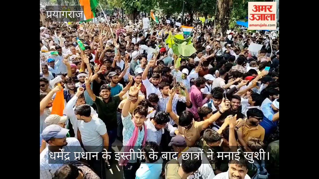 Protesters attacked a Scorpio and smashed its windows at Subhash Crossing in Civil Lines.