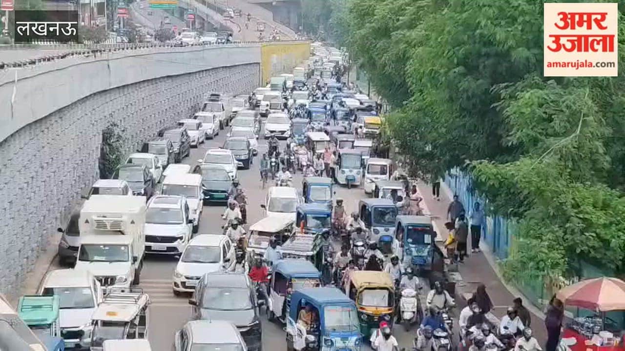 लखनऊ में मुंशी पुलिया से आने पर पॉलिटेक्निक चौराहे के पास ई-रिक्शा चालकों की मनमानी से जाम की स्थिति