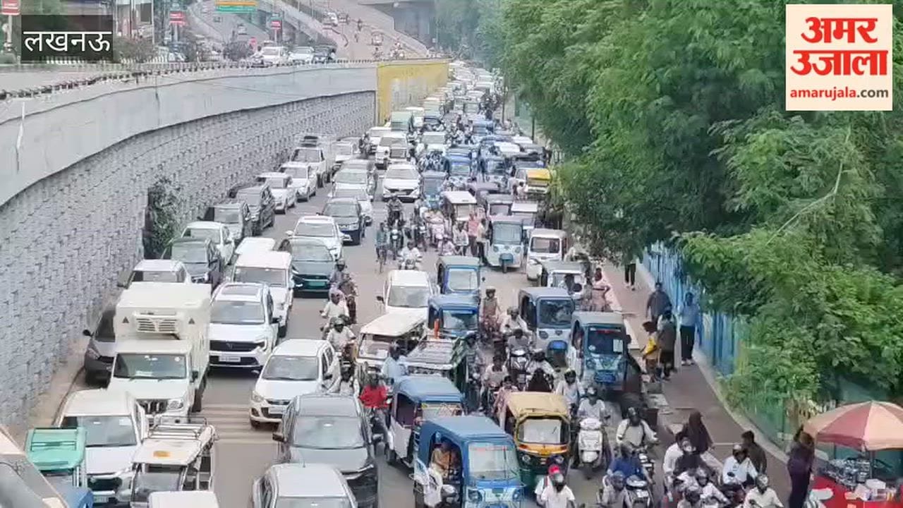 लखनऊ में मुंशी पुलिया से आने पर पॉलिटेक्निक चौराहे के पास ई-रिक्शा चालकों की मनमानी से जाम की स्थिति