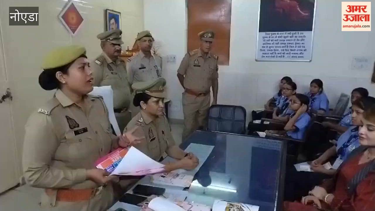 Noida: School children learn about police work at women's police station
