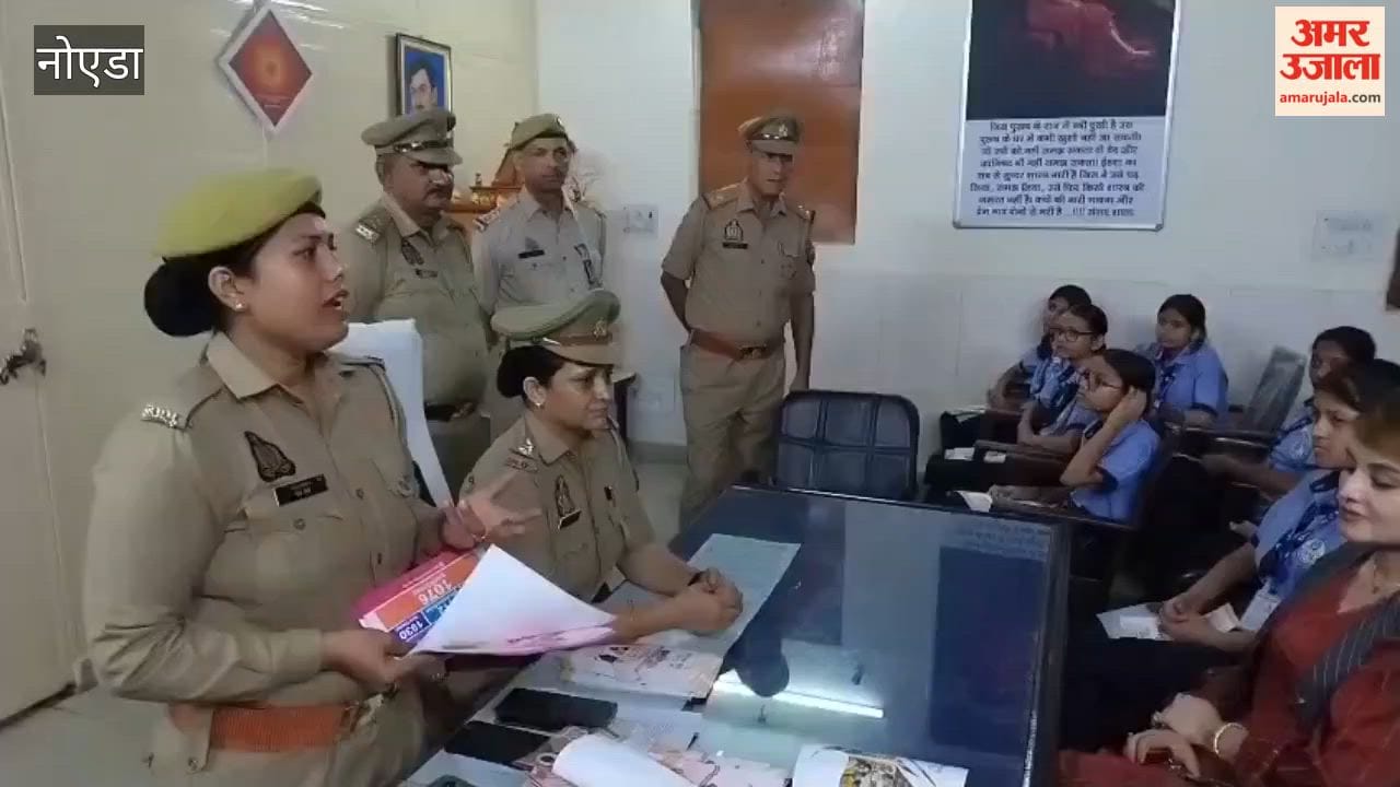 Noida: School children learn about police work at women's police station