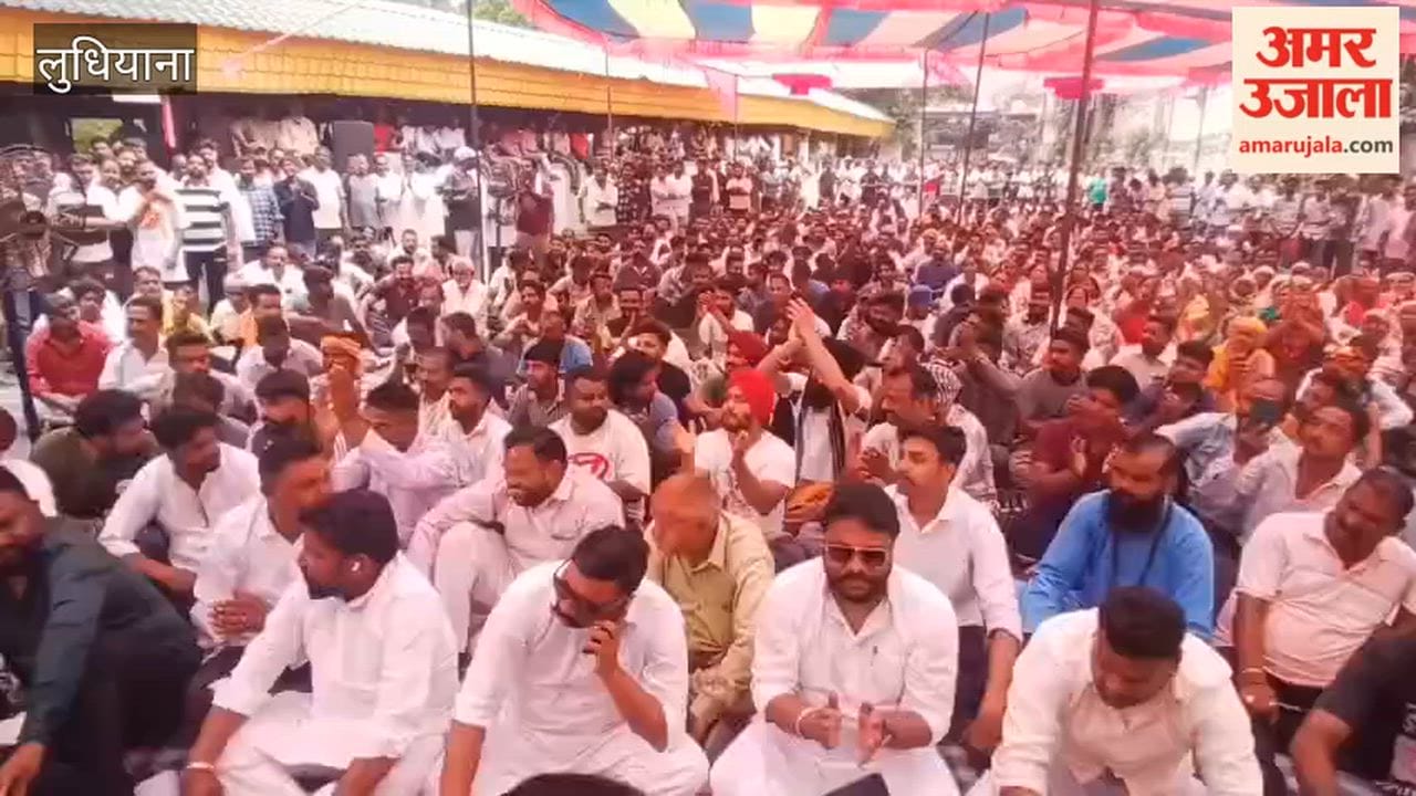 The protest by the struggle committee outside Ludhiana Municipal Corporation's Zone A office continues.