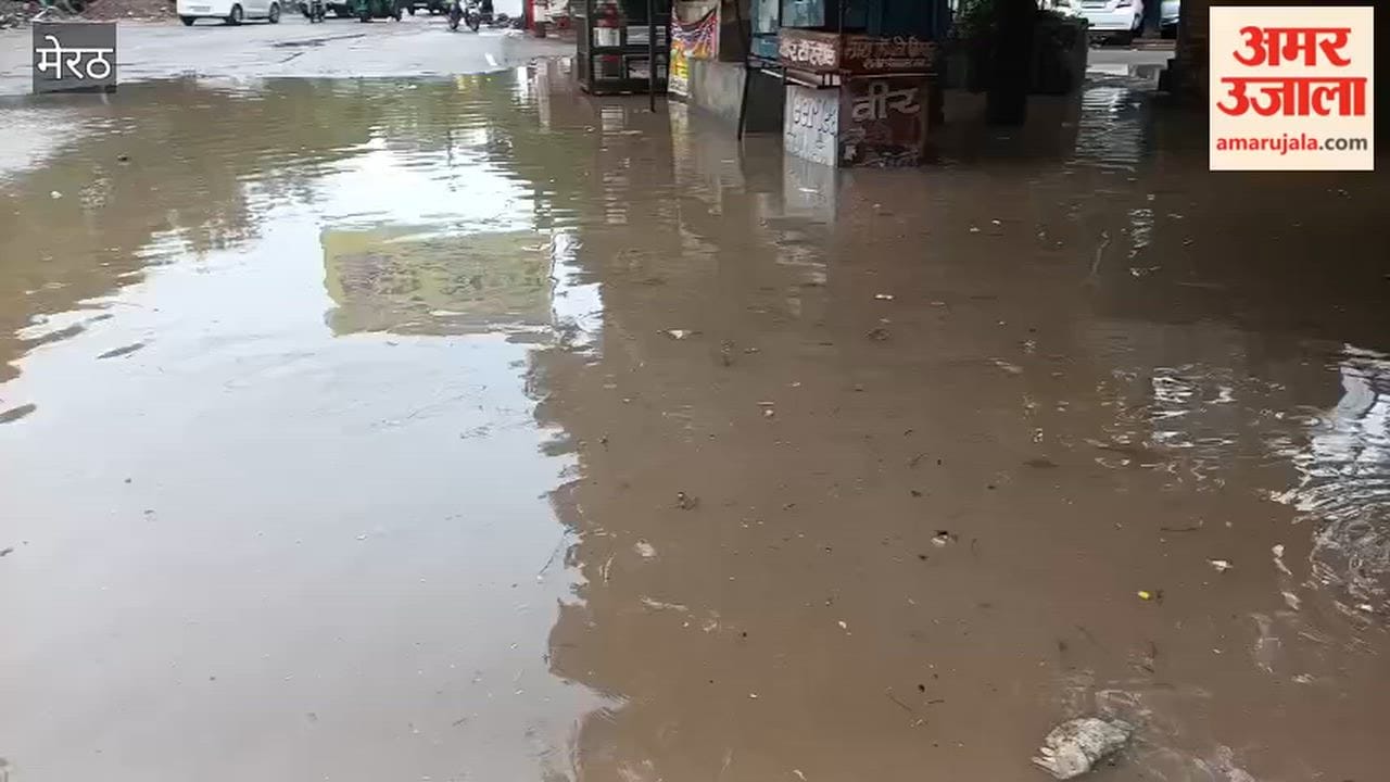 Meerut: Waterlogging in the Ghosi and Handiya neighborhoods of Lalkurti.