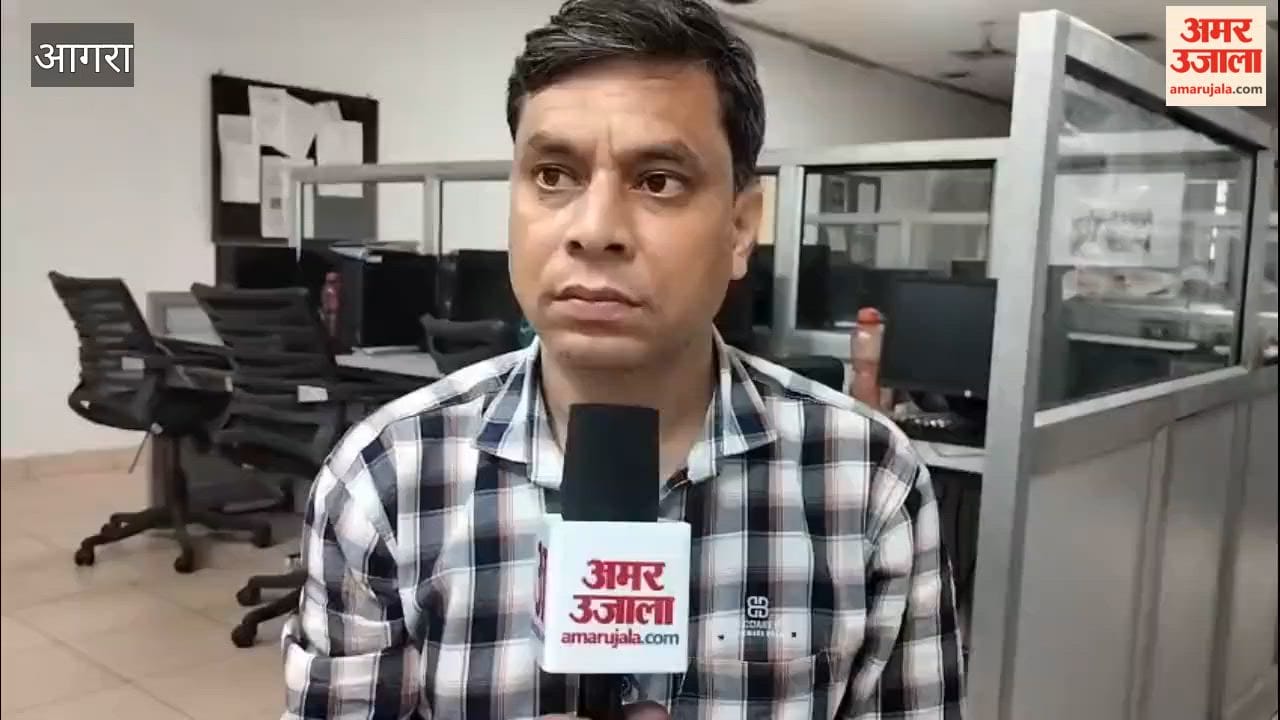 Auto-rickshaw driven away from Sikandra Mandi after giving the driver the slip
