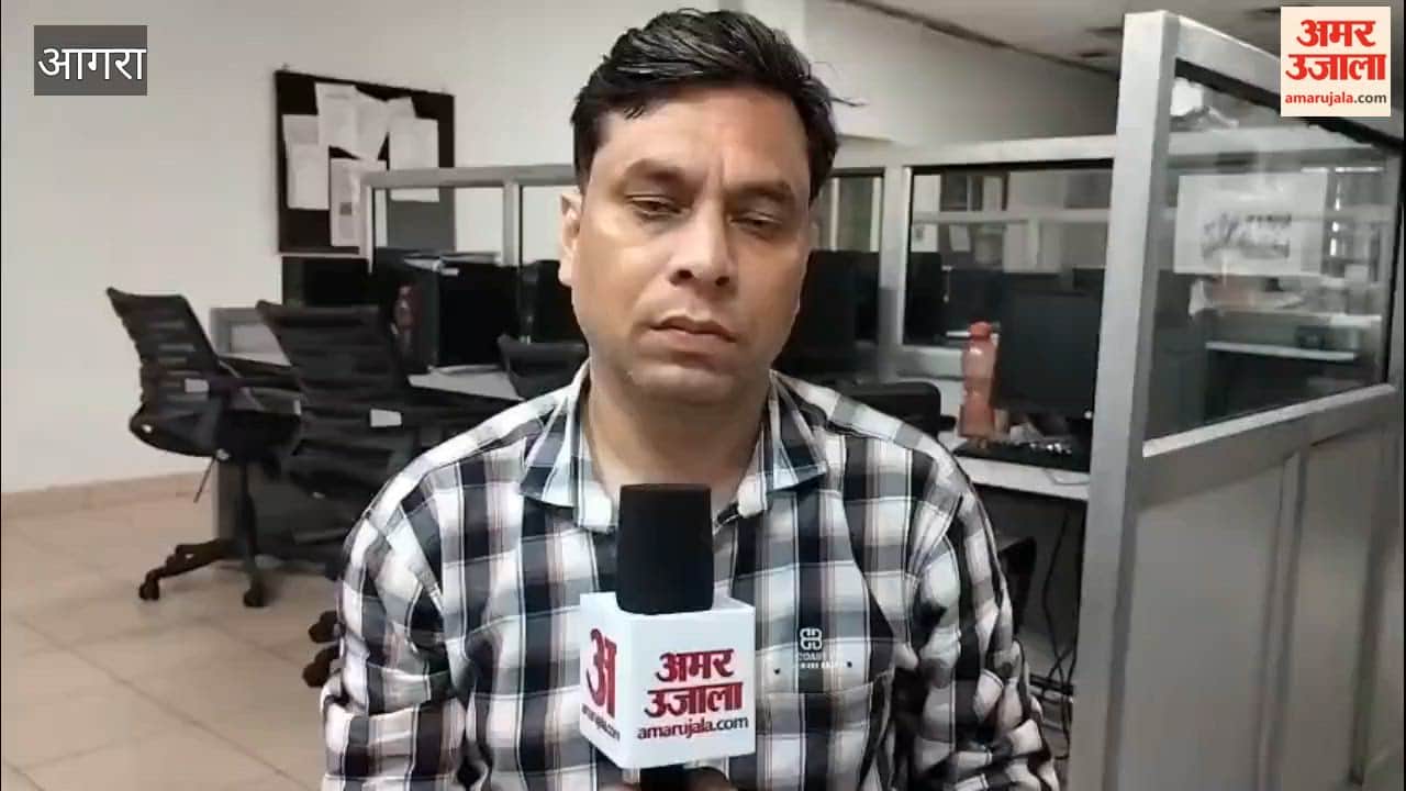 Female students learned cyber security tips at 'Police Ki Pathshala' and were honored for asking questions