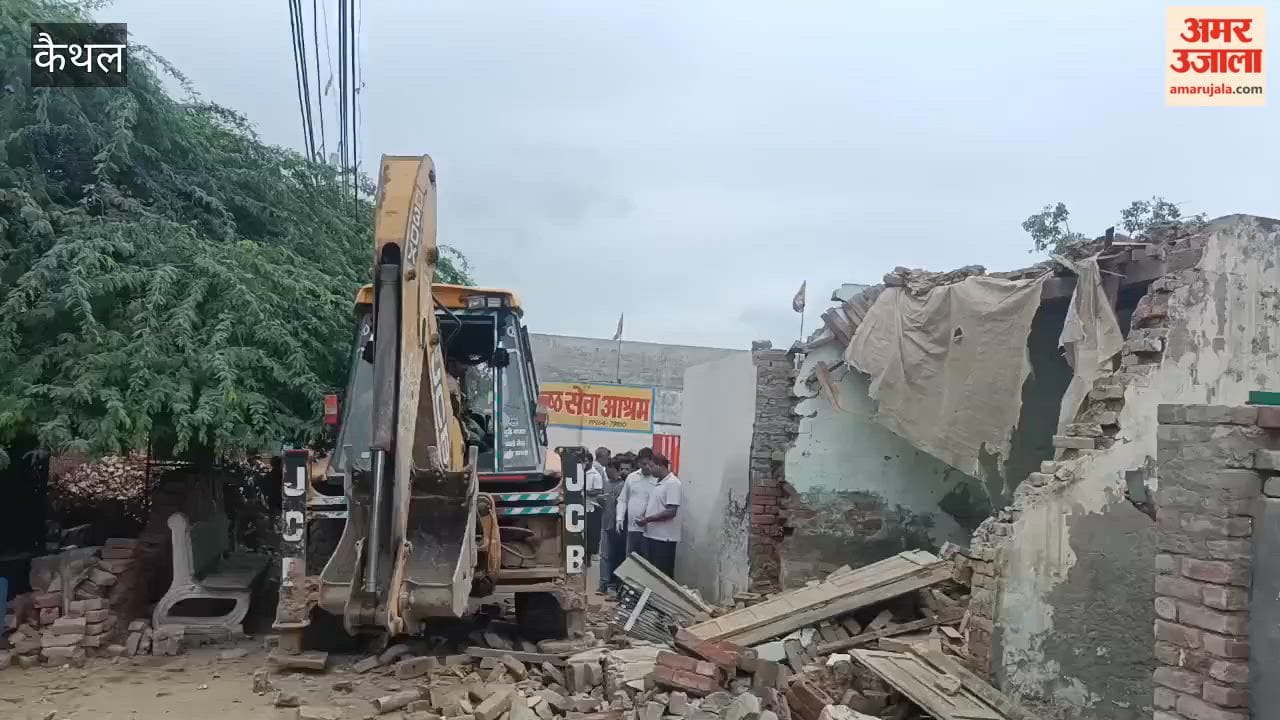 administration's bulldozers razed illegal houses of drug smugglers on Kaithal's Sirta Road; a heavy police force was deployed
