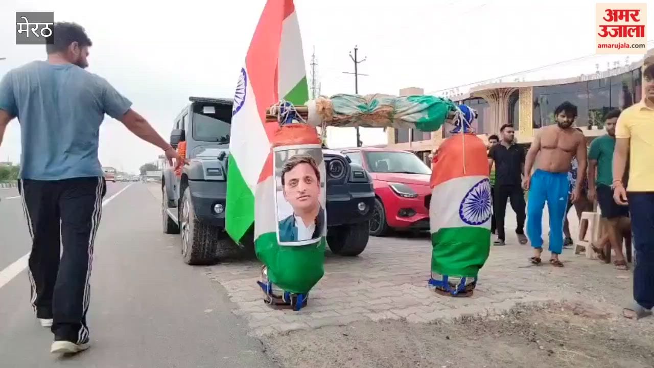 Meerut: Bobby from Noida is bringing a Kanwar while making a vow for Akhilesh Yadav to become CM.