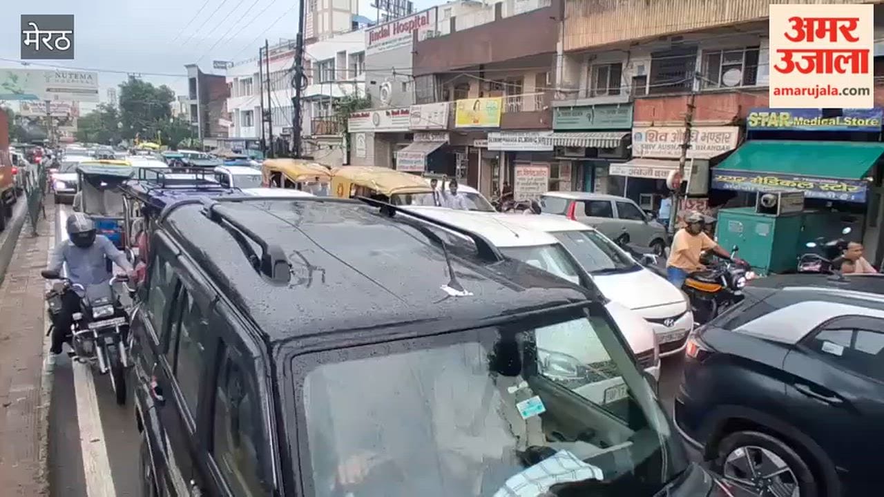 Meerut: Traffic jam on Hapur Road due to waterlogging.