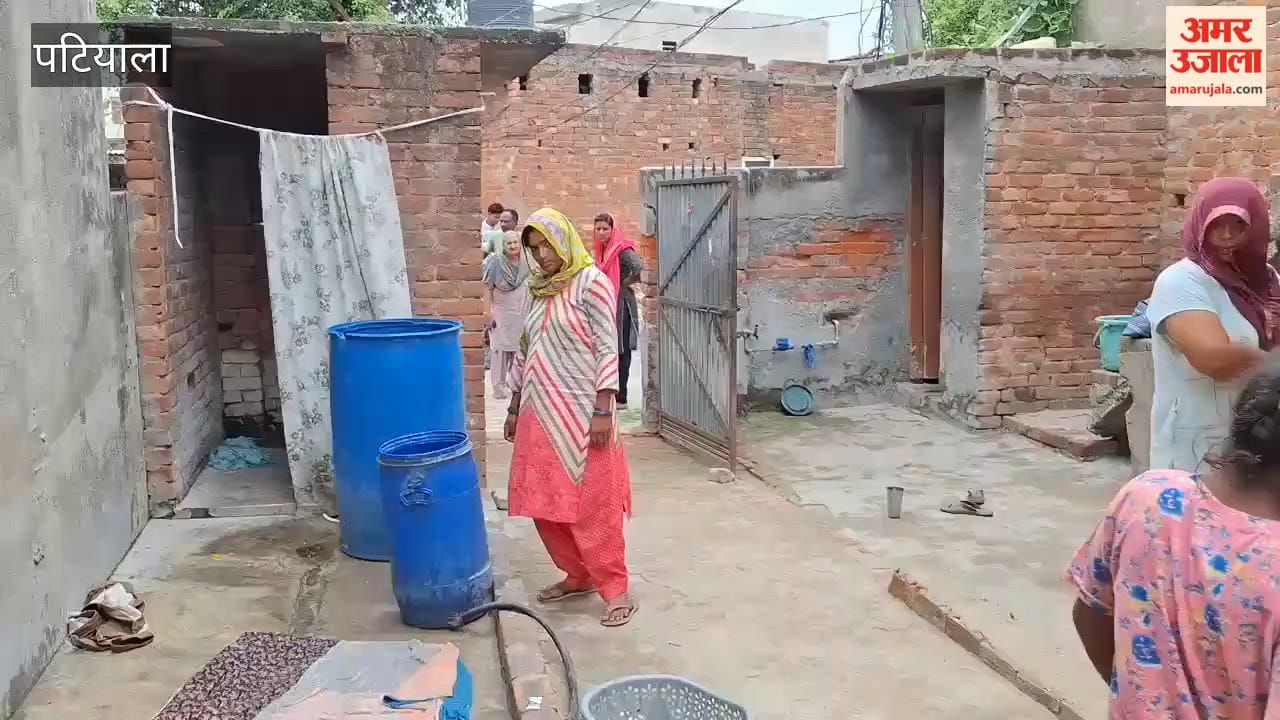 Two people die due to sewer gas inhalation in Patiala.