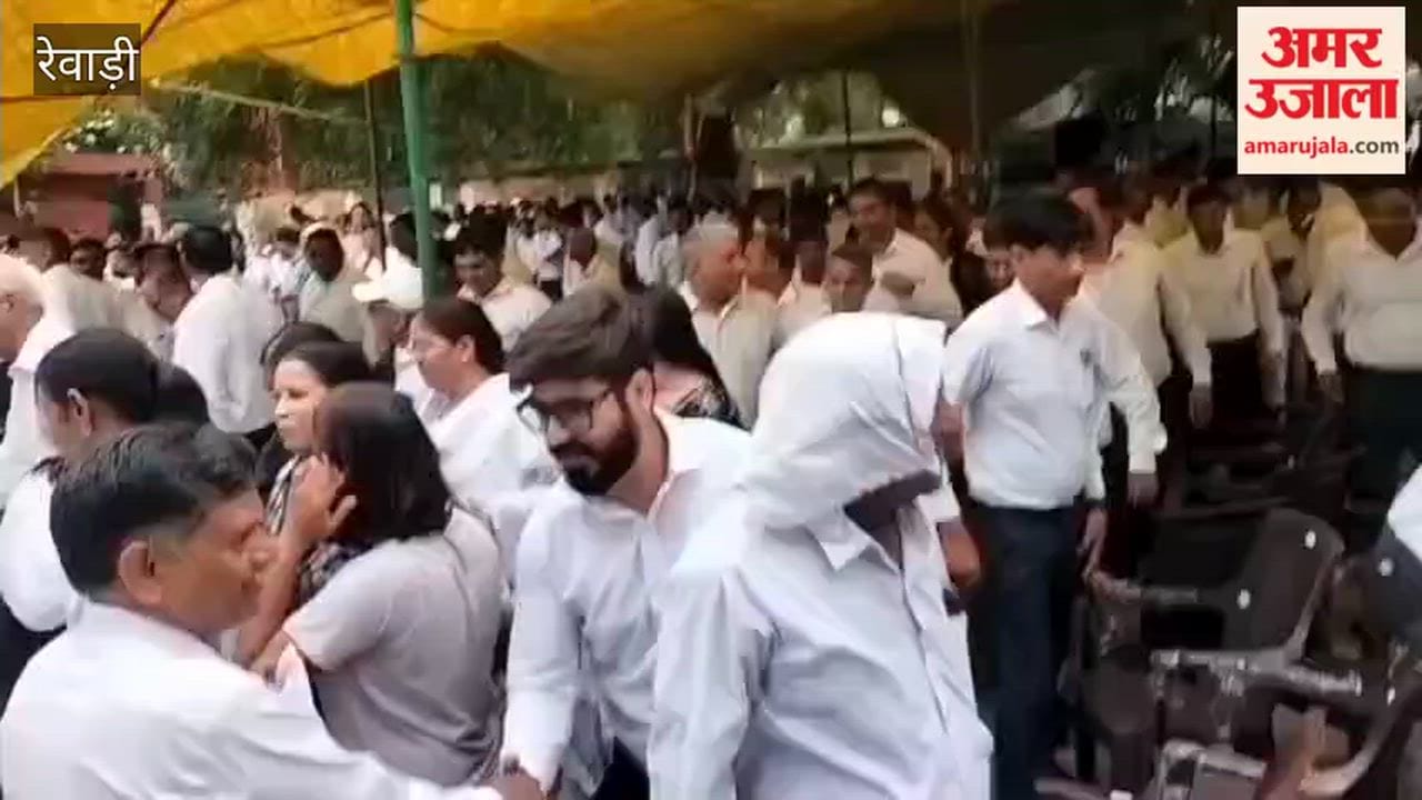 Lawyers in Rewari stage a show of strength and take out a procession to demand the transfer of the SDM.