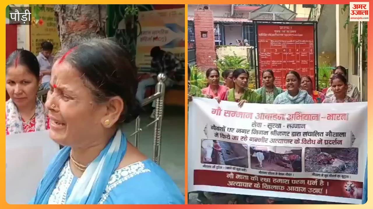 Srinagar: Women hold rally over the plight of destitute cattle.