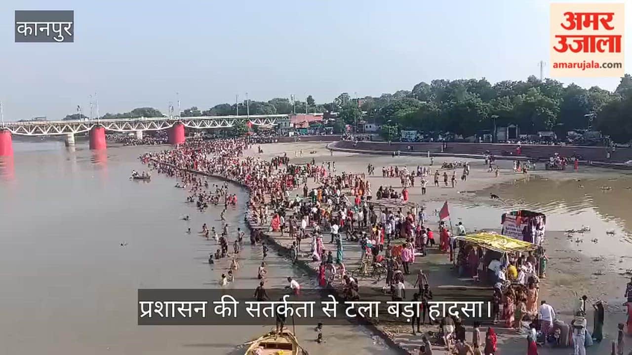 Kanpur Surge of devotees in Shuklaganj on Guru Purnima thousands took a holy dip in the Ganges at Anand Ghat