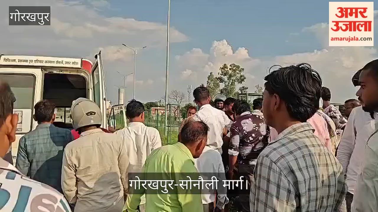 Bike collides with divider on Gorakhpur-Sonauli road.