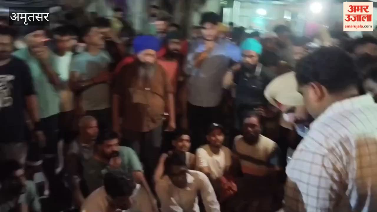 Power outage in Amritsar for two days; residents, distressed by the heat, blocked the road.