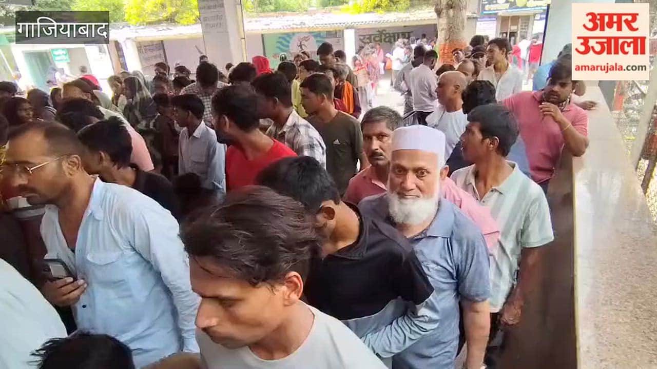 Ghaziabad: Crowds of patients at the Ghaziabad District Hospital