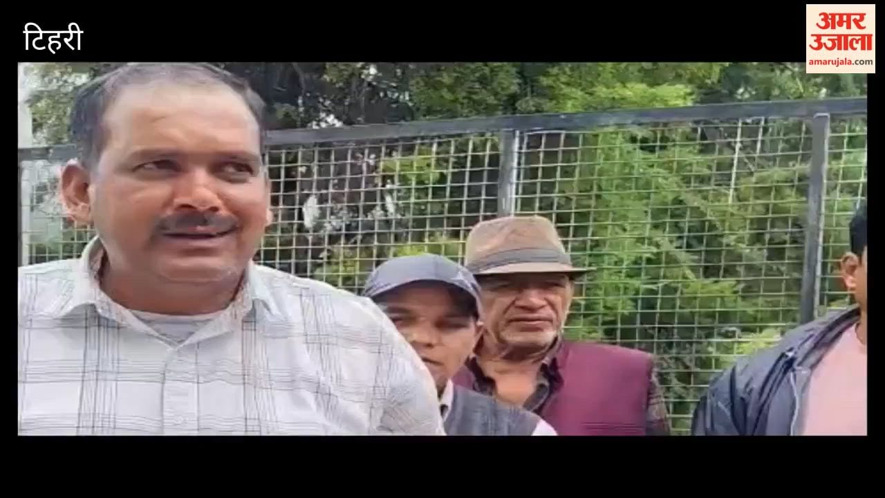 Tehri:Villagers expressed anger over the shortage of teachers and locked down the Atal Excellence School