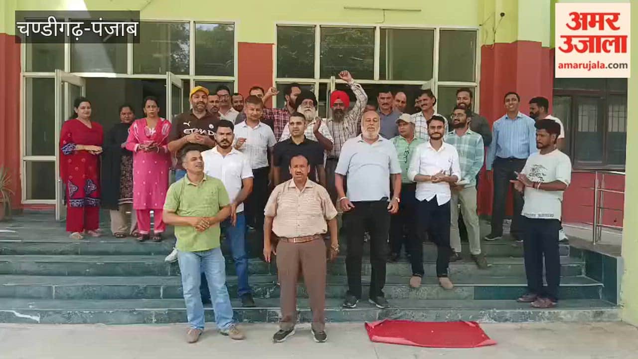 The strike by members of the DC Office Employees' Union, Pathankot, continues; they have expressed resentment over their demands not being met