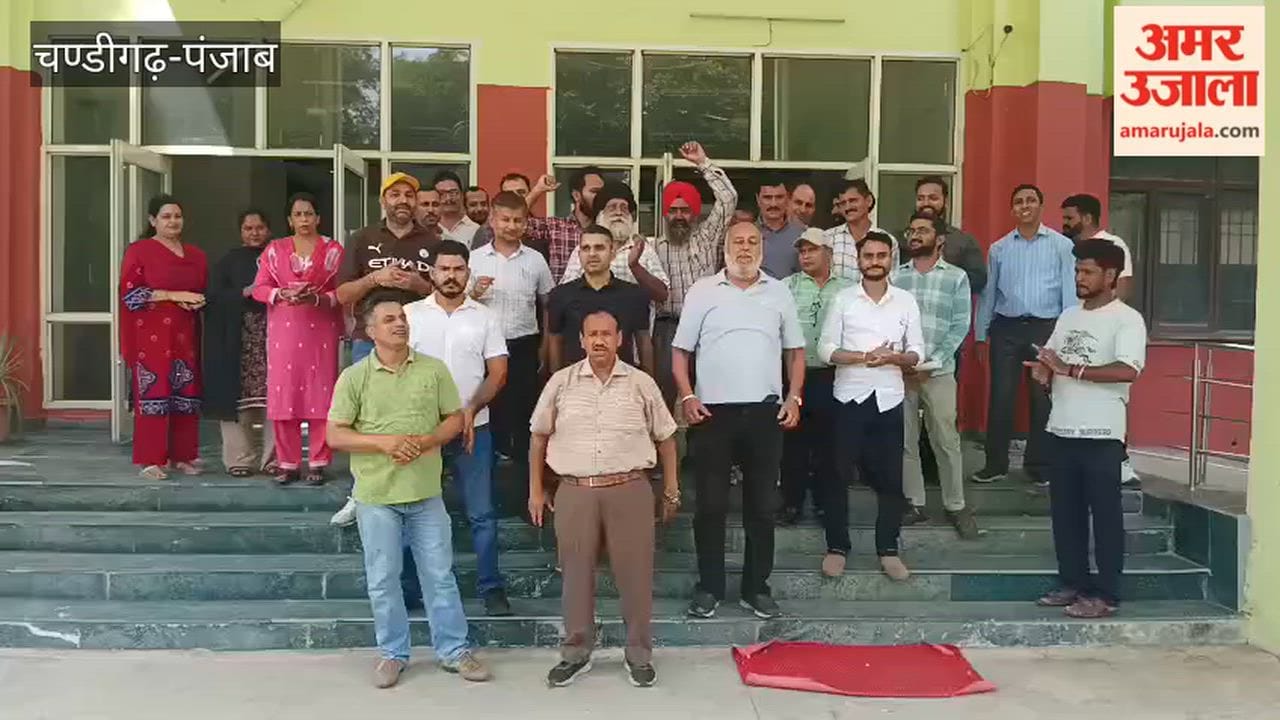 The strike by members of the DC Office Employees' Union, Pathankot, continues; they have expressed resentment over their demands not being met