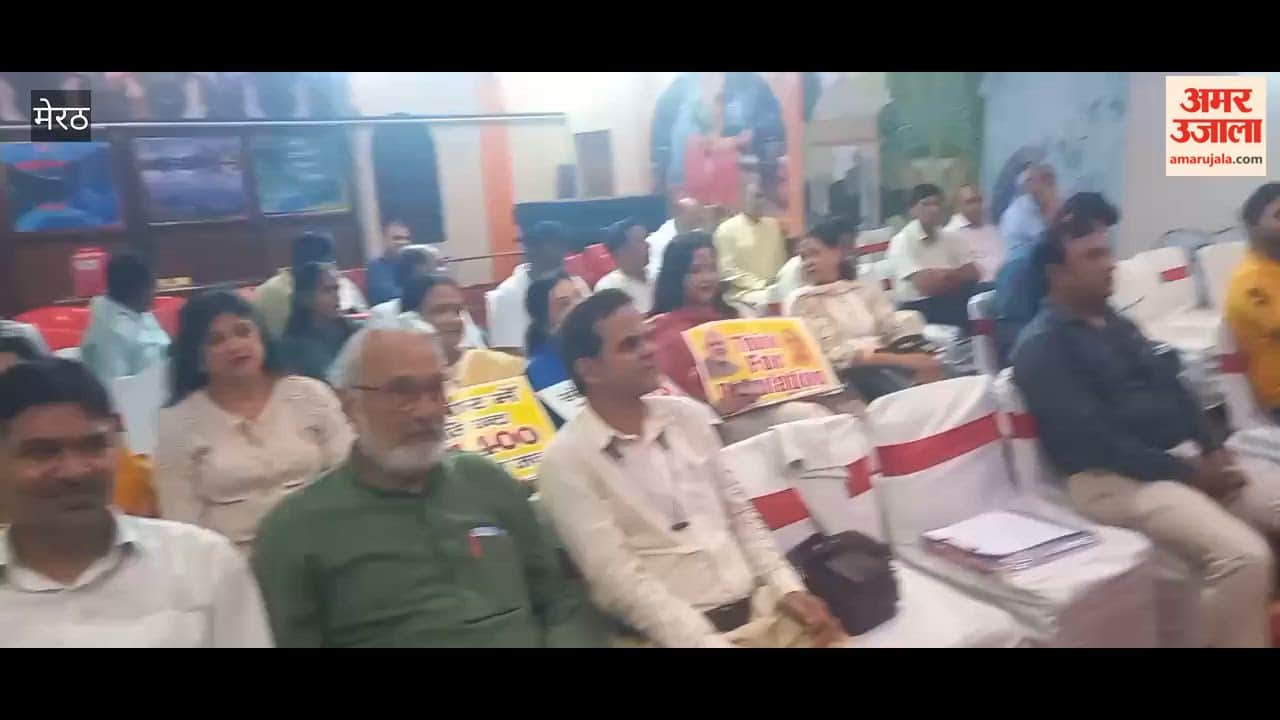 Meerut: Discussion among senior citizens at Annapurna Temple