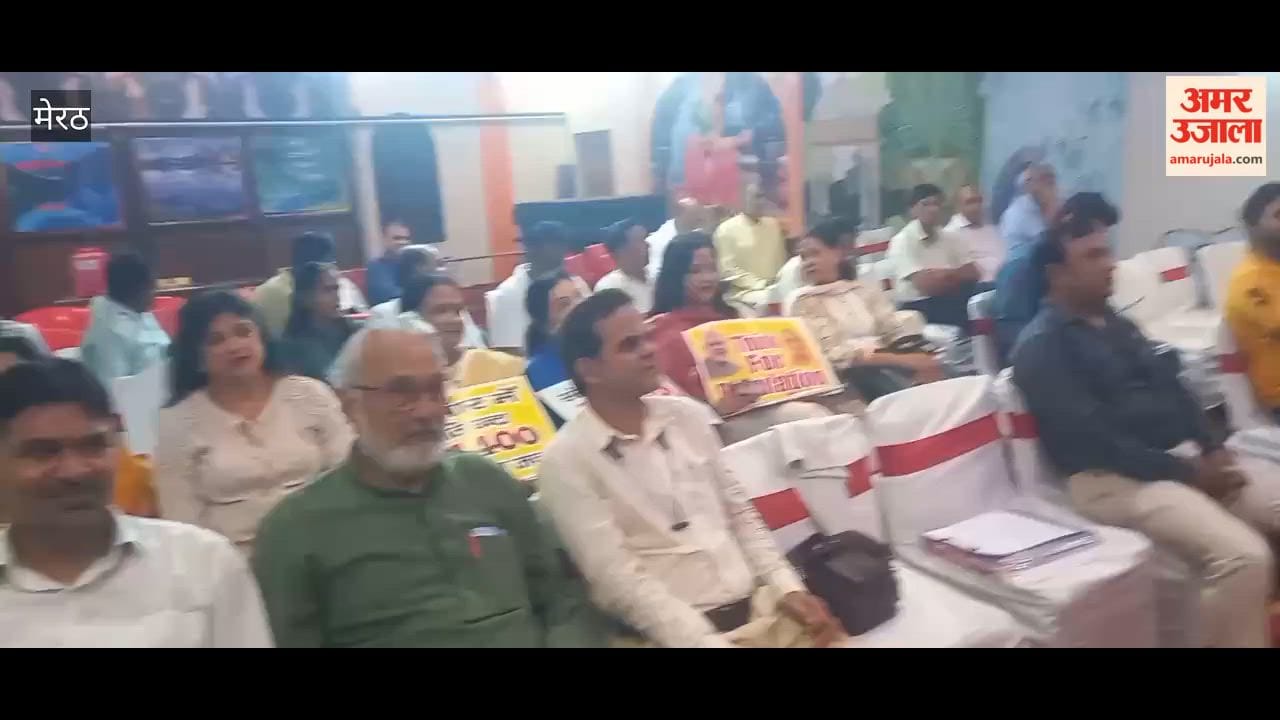 Meerut: Discussion among senior citizens at Annapurna Temple