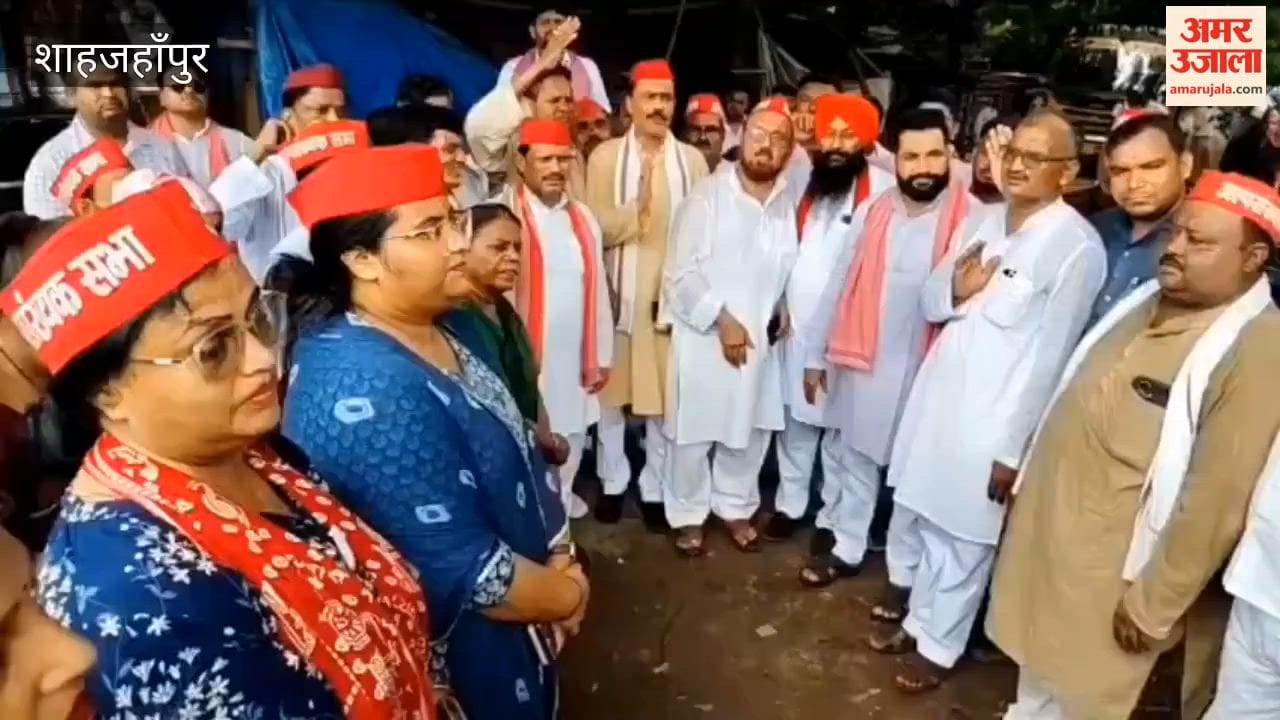 सपा नेताओं ने किया विरोध प्रदर्शन
