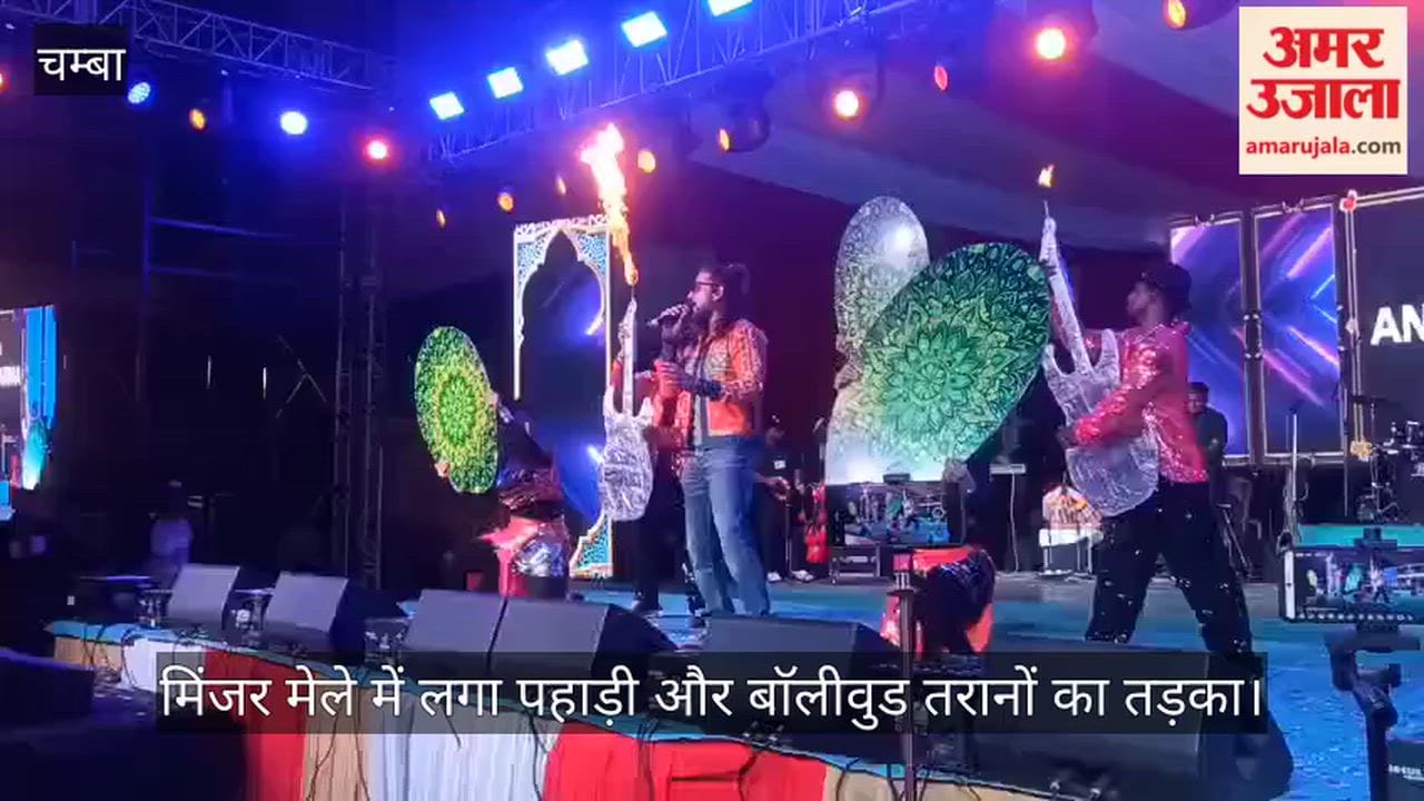 Pahari and Bollywood tunes spice up the Minjar Fair; Sunil Rana and Anuj Sharma get the audience dancing.