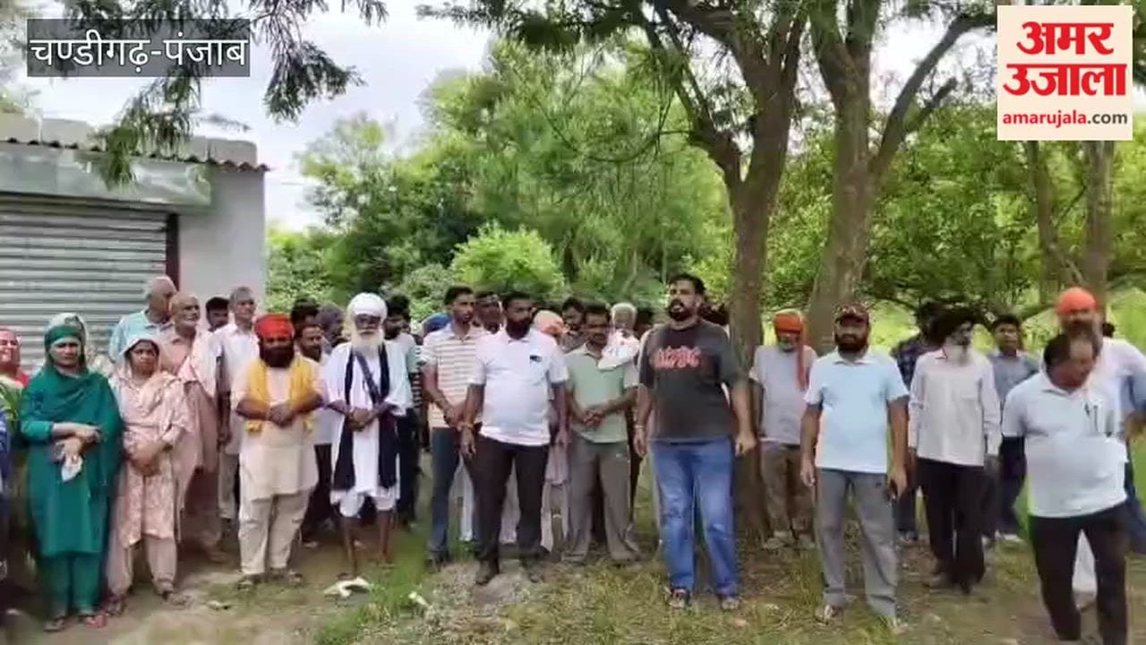 Opposition to the opening of a liquor vend in Jhinjhri village, Sri Anandpur Sahib.
