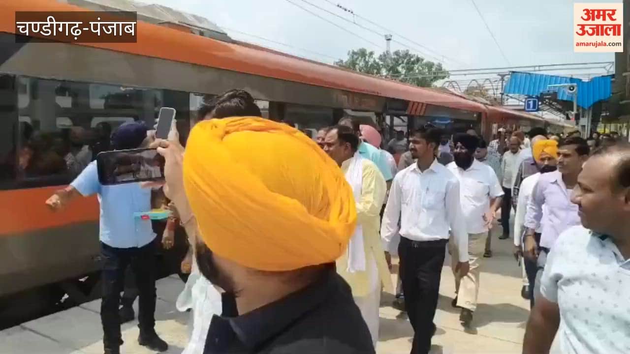 Forest dwellers receive the gift of the Vande Bharat train