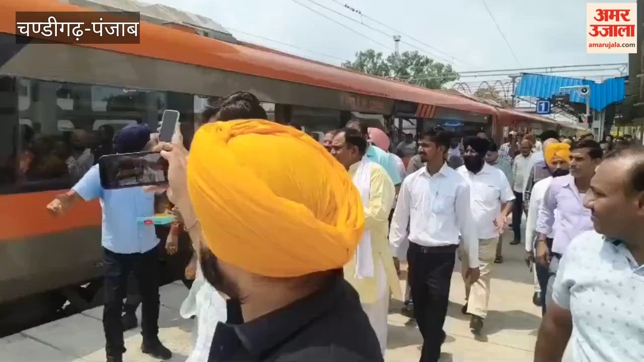Forest dwellers receive the gift of the Vande Bharat train