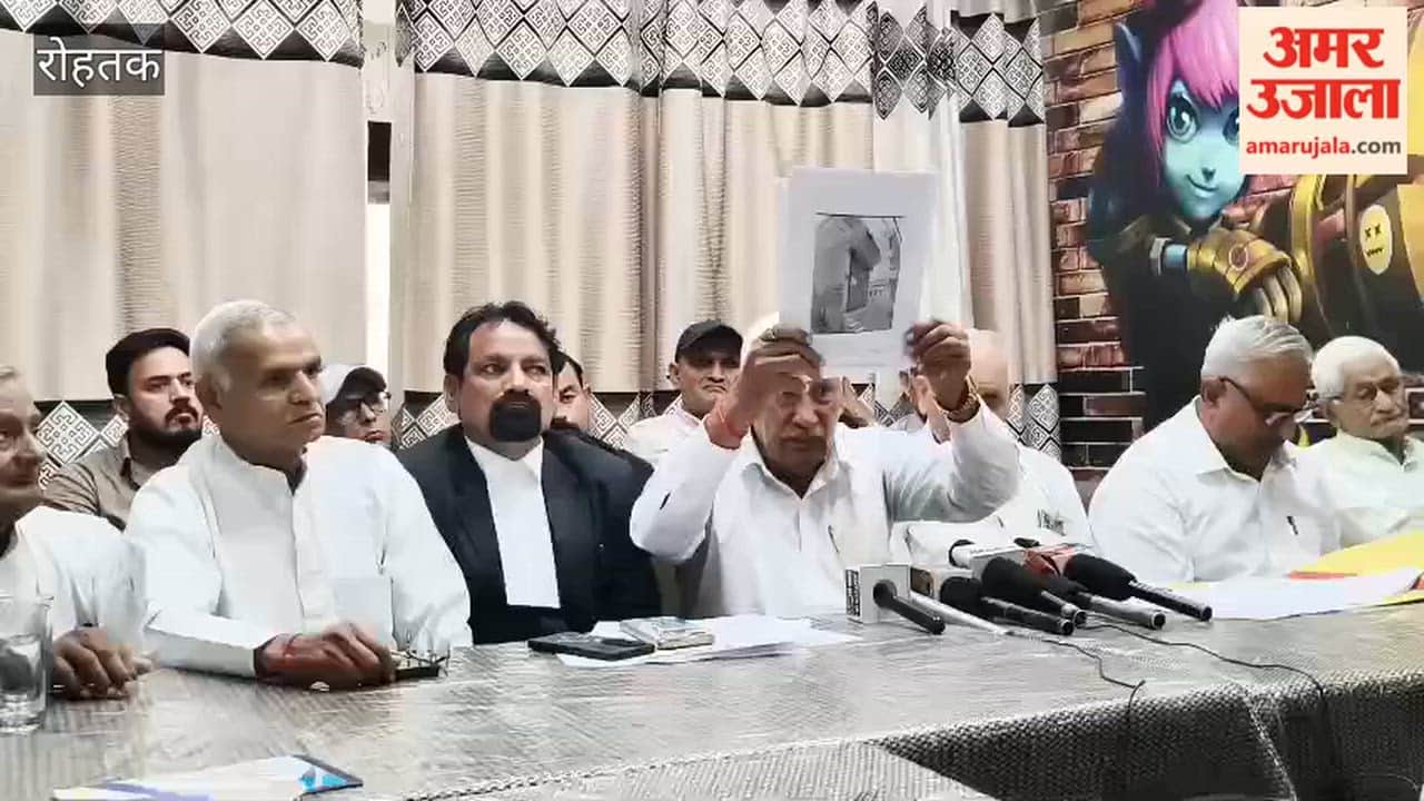 Members of the Gaur organization in Rohtak raised their voices demanding action against a retired principal.
