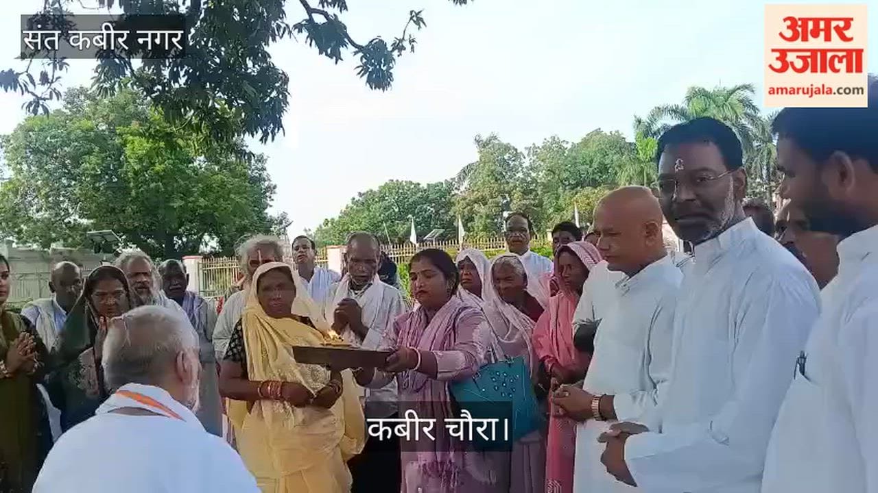 Kabir Chaura Resounds with Devotional Songs on Guru Purnima