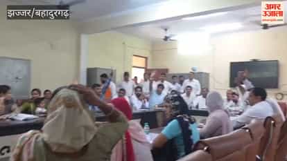 Uproar at Panchayat Samiti meeting over ₹9 crore accounts; opposition stages walkout; all three agenda items passed with the consent of 16 members.